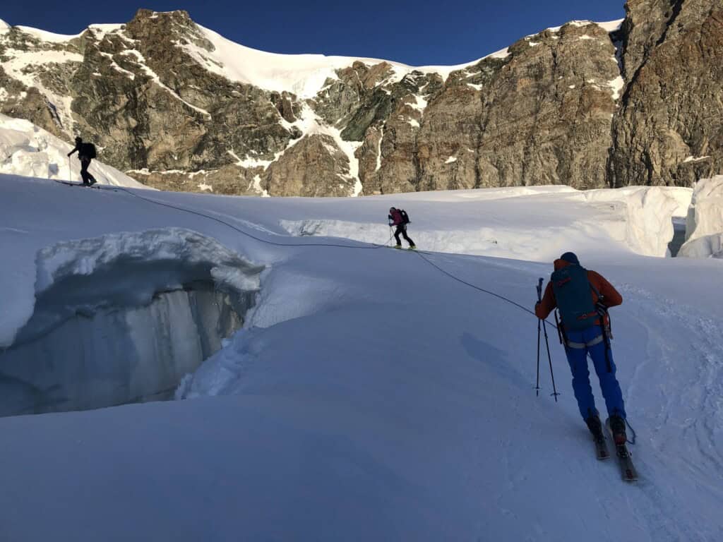 Ski tours through spectacular glaciers