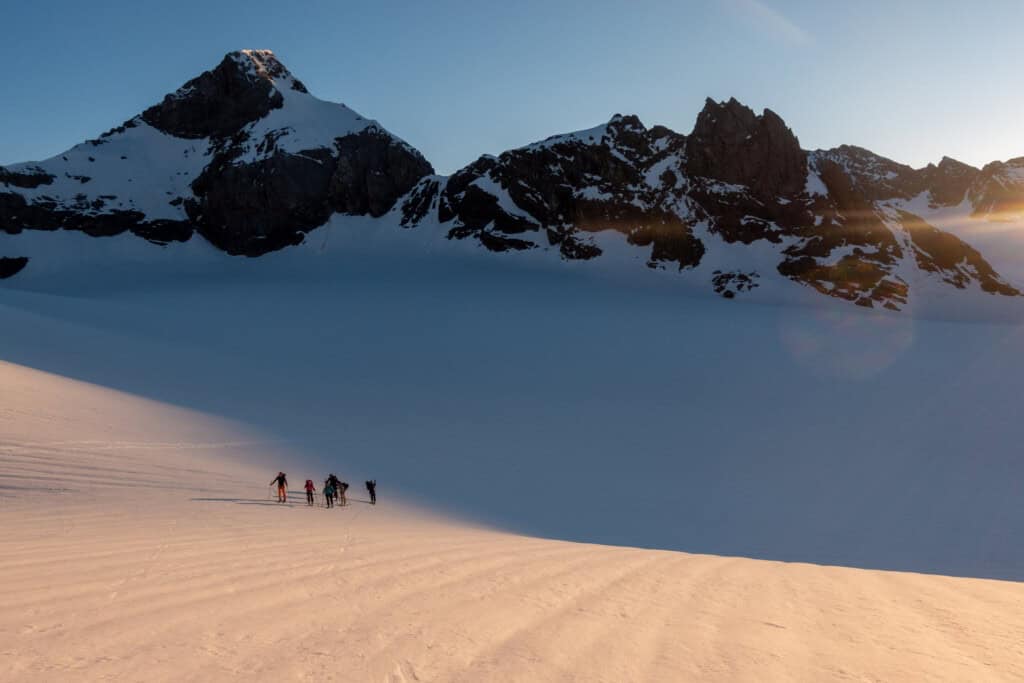With skis on the ascent to Tödi