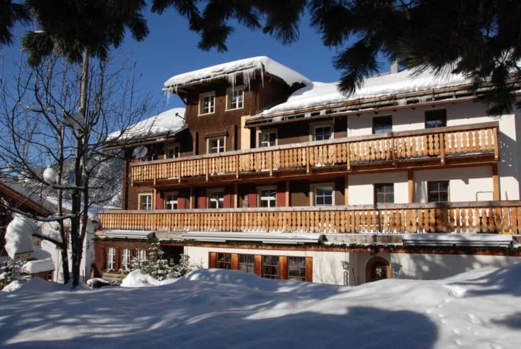 Hotel Ducan in Davos Monstein im Schnee