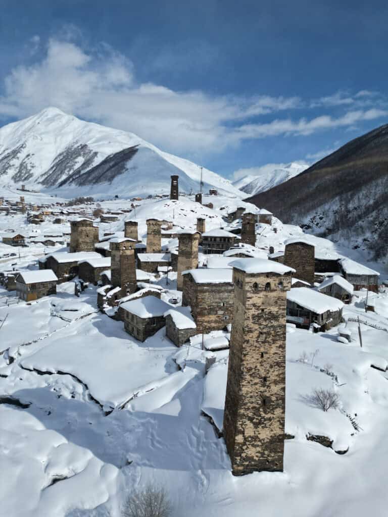 Kleines Dorf mit Wehrtürmen, Ushguli in Georgien
