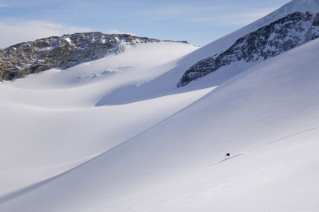 Skiing in powder on the glacier